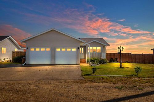 210 3 Ave E, Hussar, AB, T0J0A2 | Card Image