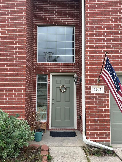 1007 Oak Falls Dr, Willis, TX, 77378-5732 | Card Image