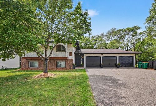 5301 Edgewood Dr, New Brighton, MN, 55112-4935 | Card Image