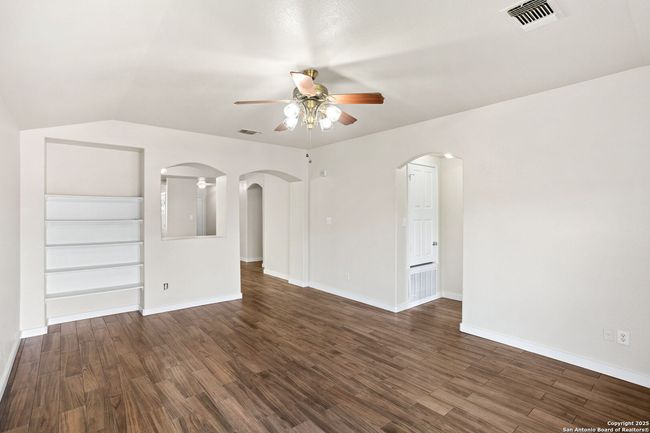 8607 Cheyenne Blf, House other with 4 bedrooms, 2 bathrooms and null parking in Converse TX | Image 7