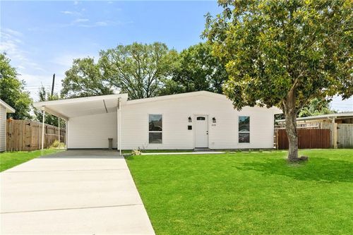 2122 N Butterfly Cir, Terrytown, LA, 70056-2733 | Card Image