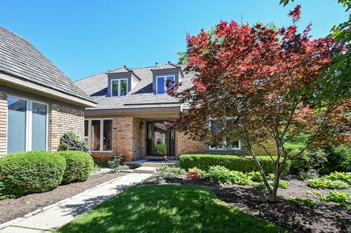 28 Lake Ridge Club Dr, Burr Ridge, IL, 60527-7937 | Card Image