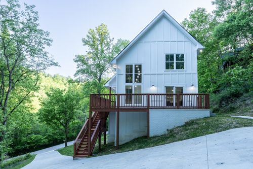 670 Harbor Dr, Lancaster, TN, 38569-5253 | Card Image