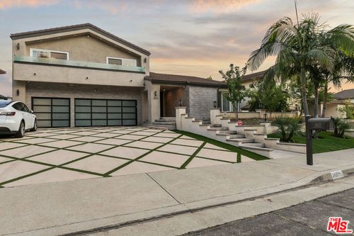 2427 Flintridge Dr, Glendale, CA, 91206 | Card Image