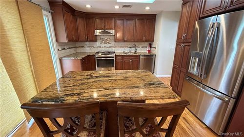 34 Orchard St, Nanuet, NY, 10954-3356 | Card Image