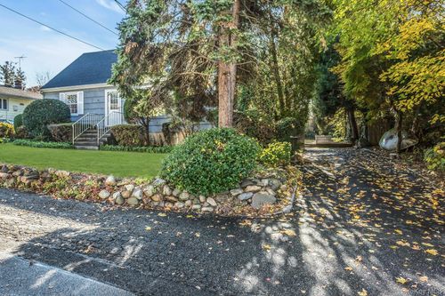 12 Violet Rd, Bayville, NY, 11709-1819 | Card Image