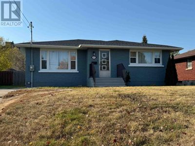 64 Strathcona Ave, Home with 2 bedrooms, 1 bathrooms and null parking in Thunder Bay ON | Image 1