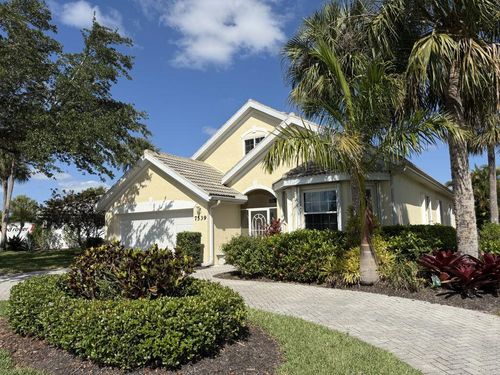 7539 Berkshire Pines Dr, NAPLES, FL, 34104-9445 | Card Image