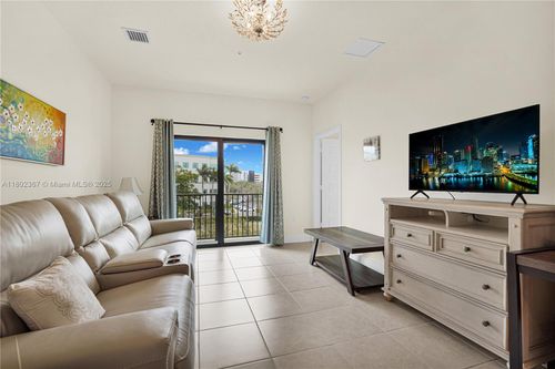 apt-303-8301 Nw 41st St, Doral, FL, 33166-6288 | Card Image