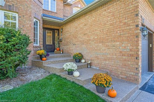 16 Canning Cres, Cambridge, ON, N1T1X2 | Card Image