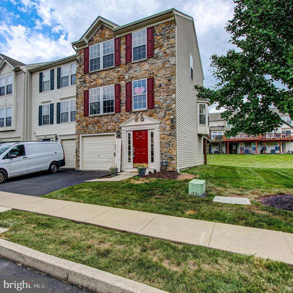 Windsor Ct, Quakertown, PA 18951