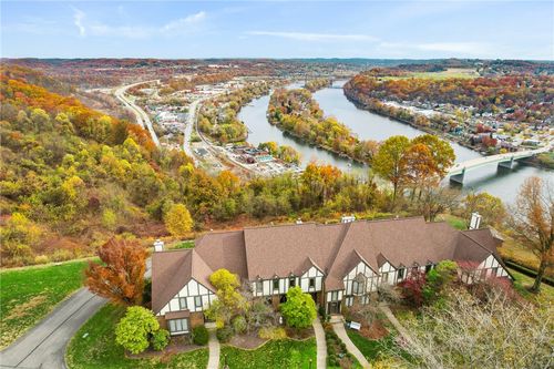 2 Shadow Ln, Pittsburgh, PA, 15238-2117 | Card Image