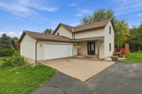 858 Bradley Dr, Hudson, WI, 54016-7666 | Card Image
