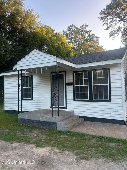 504 2nd Ave N, Greenwood, MS, 38930-5915 | Card Image