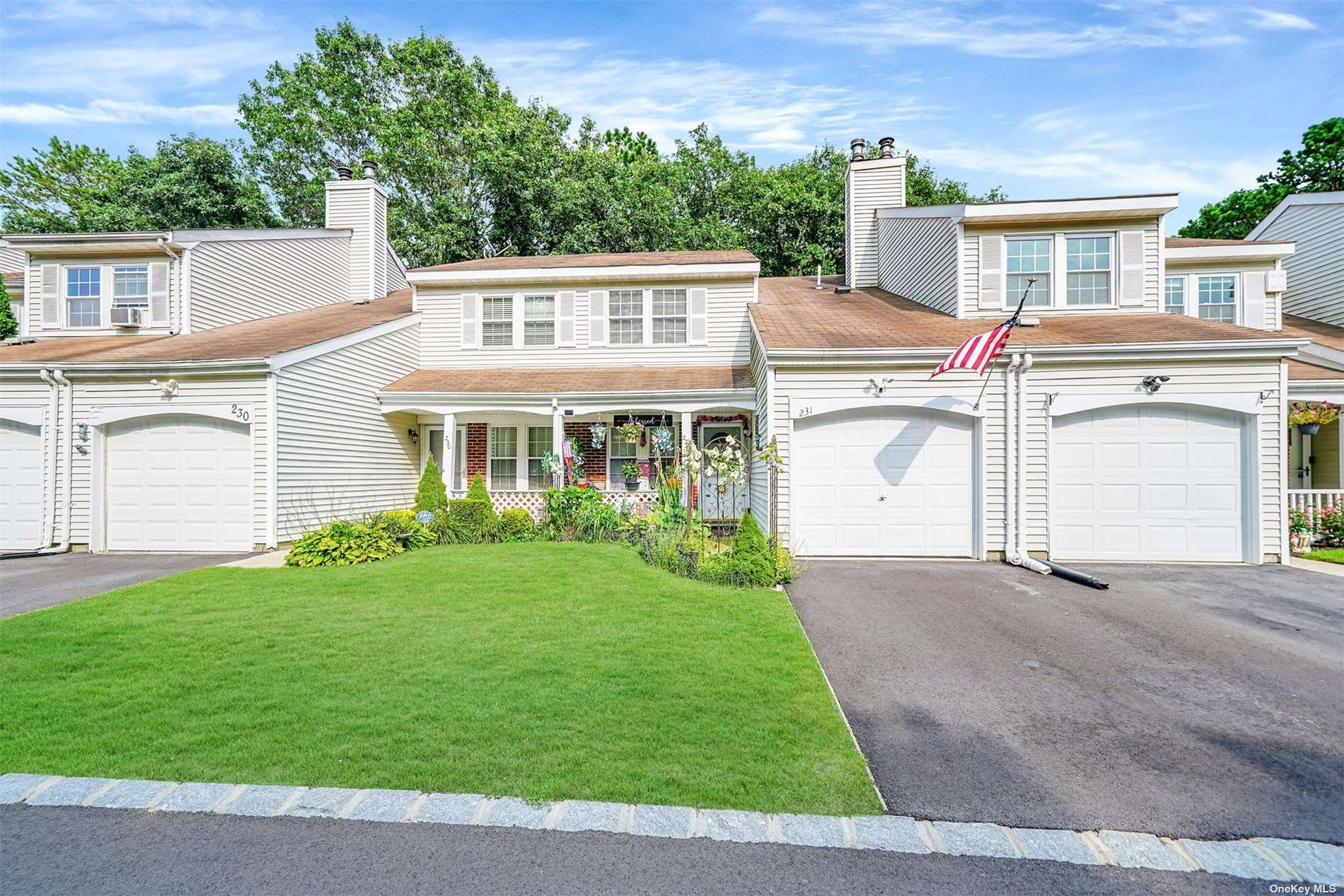 Ivy Meadow Ct, Middle Island, NY 11953