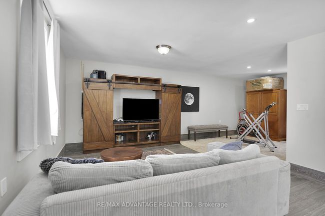 9755 Longwoods Rd, House other with 5 bedrooms, 3 bathrooms and 4 parking in London ON | Image 33