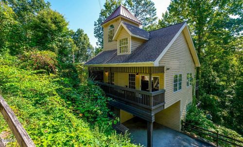 1429 Arbon Dr, Gatlinburg, TN, 37738-3822 | Card Image
