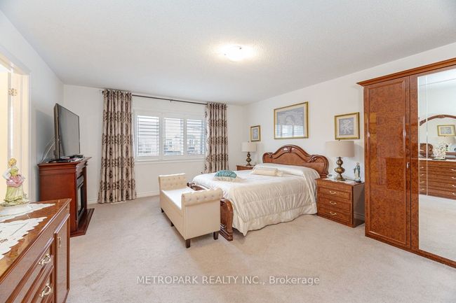 56 Manor Forest Rd, House other with 4 bedrooms, 4 bathrooms and 4 parking in Mount Albert ON | Image 30