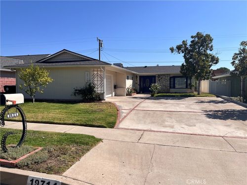 19714 Steinway St, Canyon Country, CA, 91351-1156 | Card Image