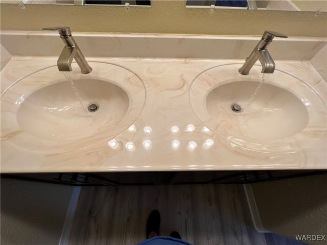 Master Bathroom | Image 16