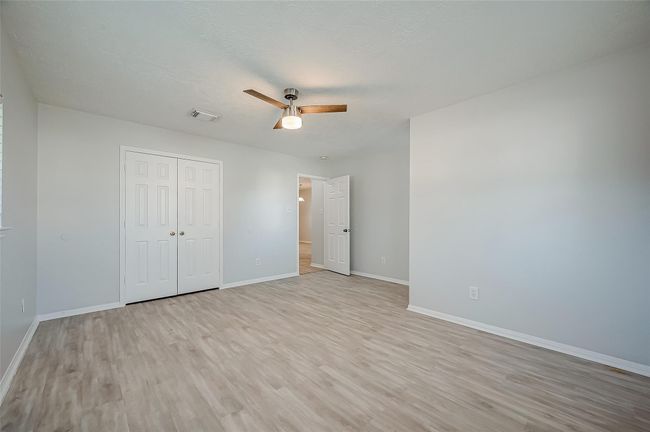 Secondary room located in the middle of the home. | Image 15