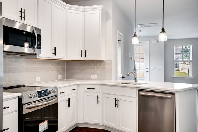 So much room and storage space in this kitchen. | Image 15