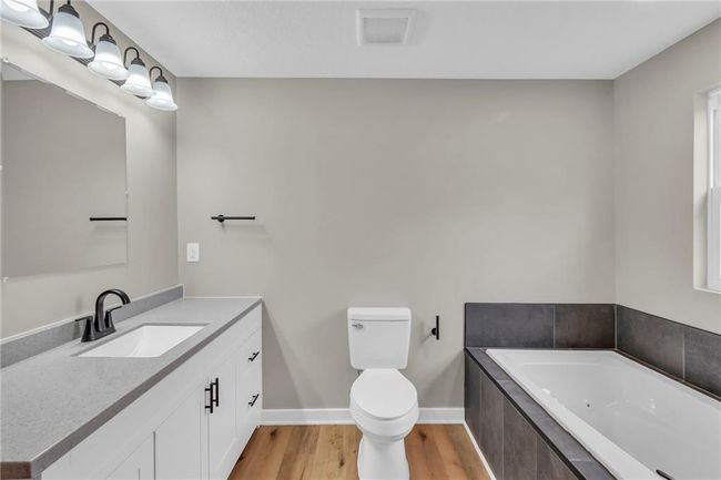 Jacuzzi soaking tub. | Image 15