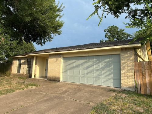 15407 La Loma Dr, Houston, TX, 77083-4037 | Card Image