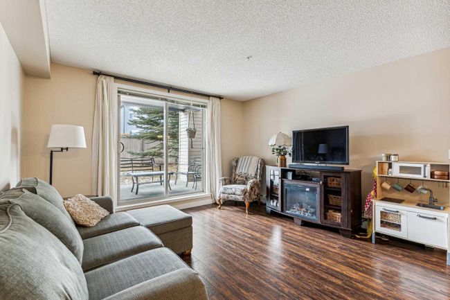 2114 - 16969 24 Street Sw, Home with 2 bedrooms, 1 bathrooms and 1 parking in Calgary AB | Image 9