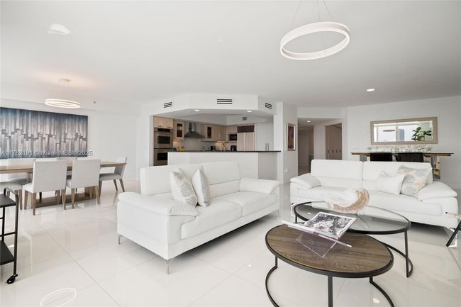 UNIT-2807 - 3301 Ne 183 Rd St, Condo with 3 bedrooms, 4 bathrooms and null parking in Aventura FL | Image 6