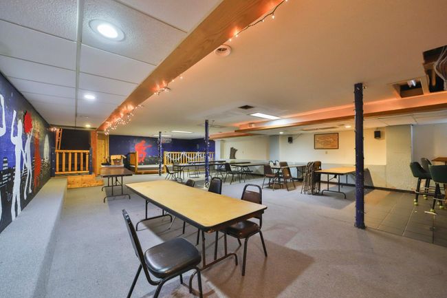Lower level room | Image 32