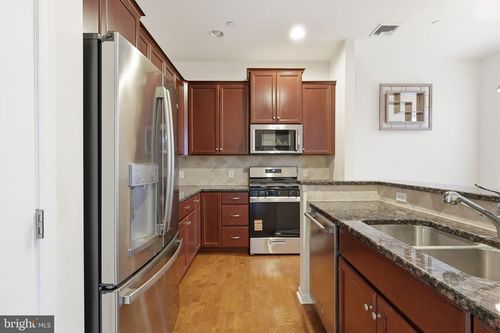 556 Carson Ter, HUNTINGDON VALLEY, PA, 19006-4721 | Card Image