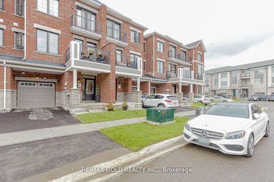 8 Melmar St, Home with 3 bedrooms, 3 bathrooms and 2 parking in Brampton ON | Image 2