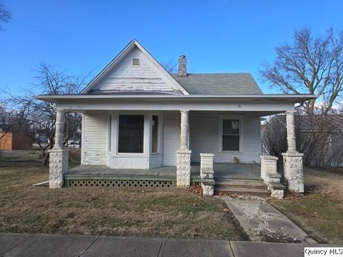 51 W 4th St, Dallas City, IL, 62330-1161 | Card Image
