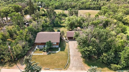 347 Wellesley Street, House with 6 bedrooms, 2 bathrooms and 6 parking in Moose Jaw SK | Card Image