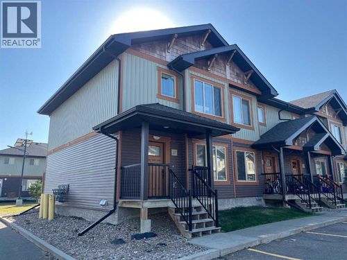 2-4118 41 Ave, Lloydminster, SK, S9V2J8 | Card Image