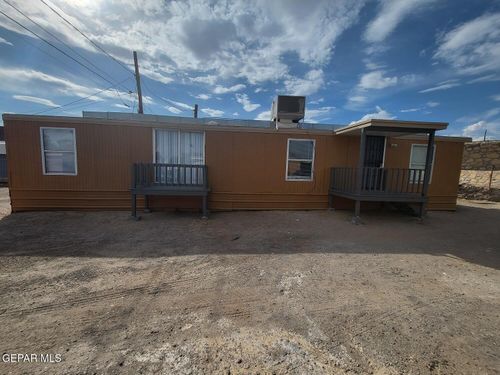e-7143 N Loop Dr, El Paso, TX, 79915-2330 | Card Image
