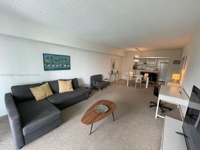 222 - 19370 Collins Ave, Condo with 1 bedrooms, 1 bathrooms and null parking in Sunny Isles Beach FL | Image 1