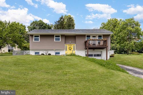 612 Colonial Dr, DALLASTOWN, PA, 17313-9212 | Card Image