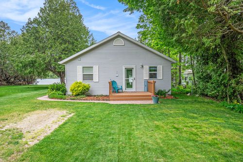 1370 N Black Rd, Trufant, MI, 49347-9748 | Card Image