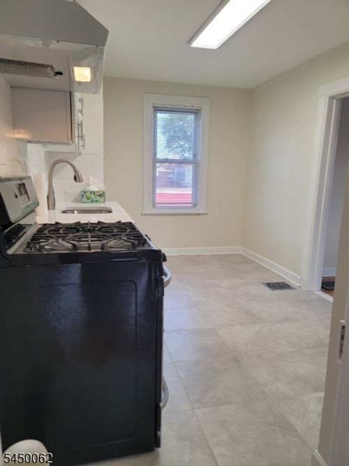 8 Grandview Ave, North Plainfield, NJ, 07060-4192 | Card Image