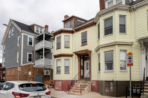 4 Cross St, Somerville, MA, 02145-3203 | Card Image