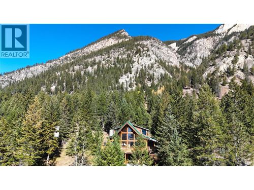 5285 Greenwood Rd, Edgewater, BC, V0A1E0 | Card Image