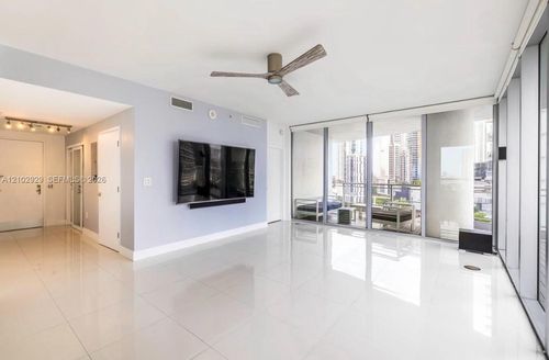 1613-90 Sw 3rd St, Miami, FL, 33130-4072 | Card Image