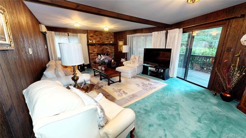 149 Spruce Dr, Milford, PA, 18337-5081 | Card Image