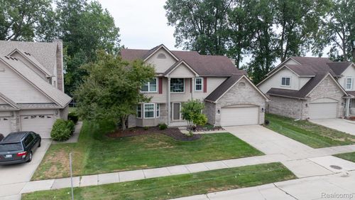 19197 Red Oak Ln, Brownstown, MI, 48193-8804 | Card Image
