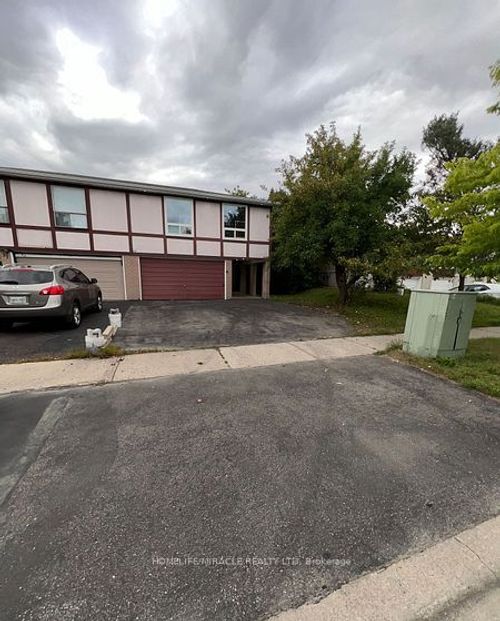 93 Greenbriar Rd, Brampton, ON, L6S2A4 | Card Image