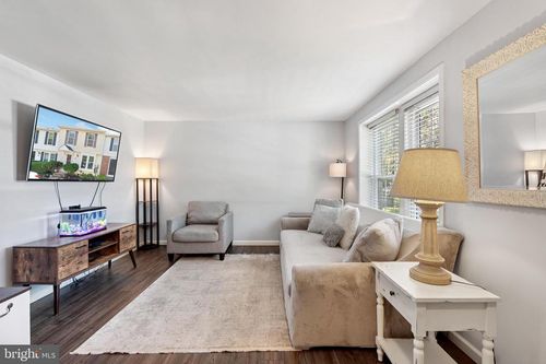 807 Wide Oak Ct, WARRENTON, VA, 20186-2168 | Card Image