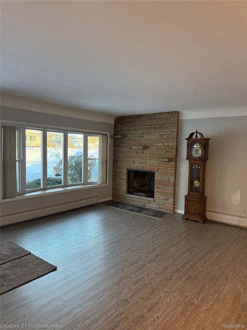 216 Nevada Ave, Rochester Hills, MI, 48309-1568 | Card Image