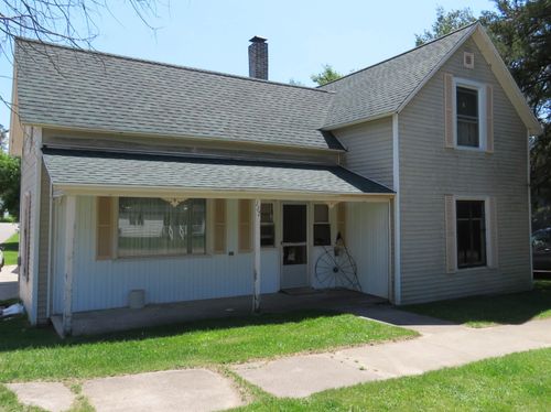 117 W Church St, Tustin, MI, 49688-5116 | Card Image